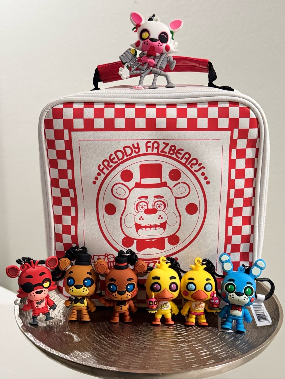 FIVE NIGHTS AT FREDDY’S FNAF Series 1 . 7 Figural Bag Clip and 1 Lunch Box . NEW